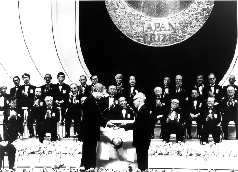 1990 Jason receives Japan Prize